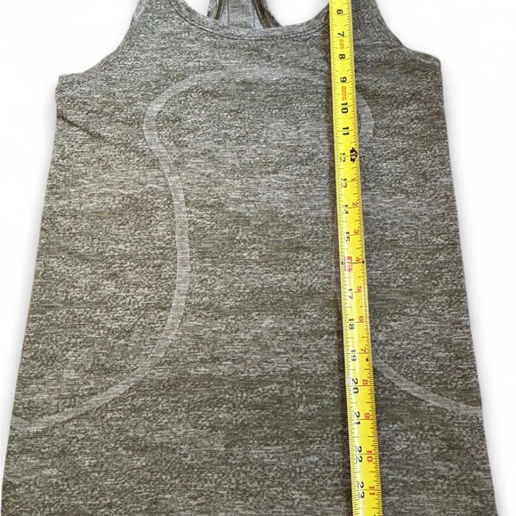 Lululemon Swiftly Tech Racerback Tank Size 6 Heathered Green Swift Stride - Picture 3 of 4